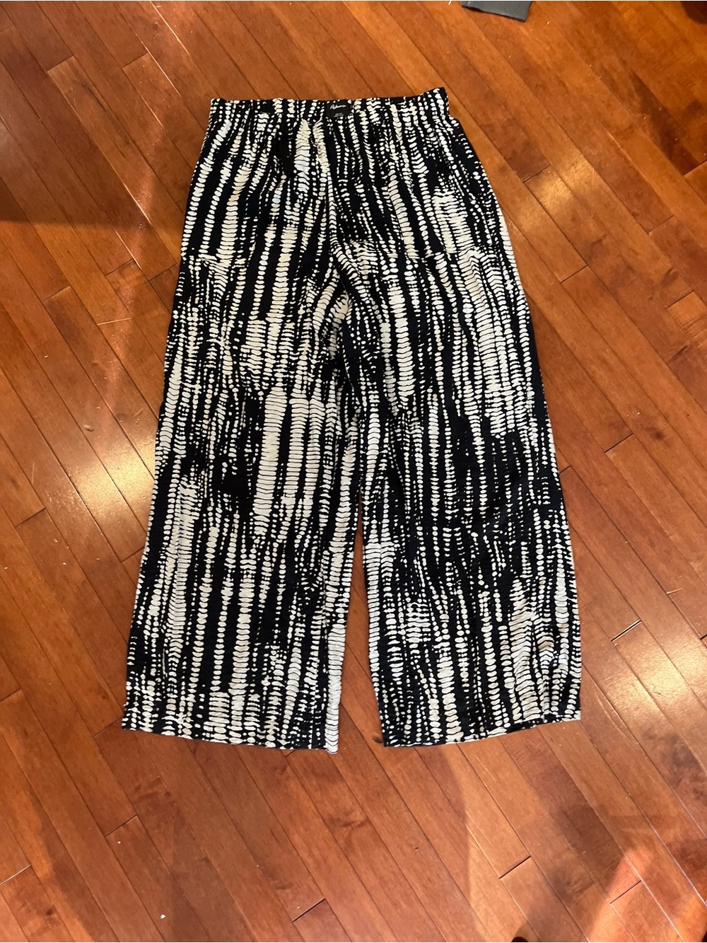 Reitmans Black and White Wide-Leg Patterned Pants